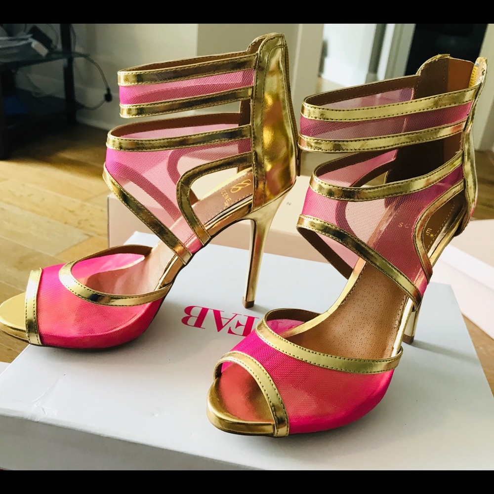 Never worn really pretty heels.